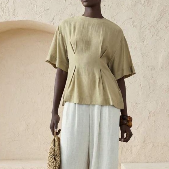 Light green cinched pleated waist tapered short sleeve flowy peplum top - Picture 2 of 5